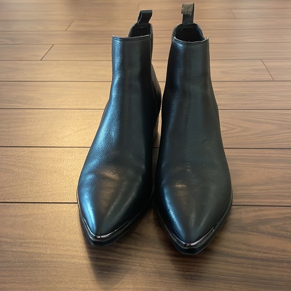 Marc Fisher Ltd. YALE Chelsea Boot - Picture 4 of 6